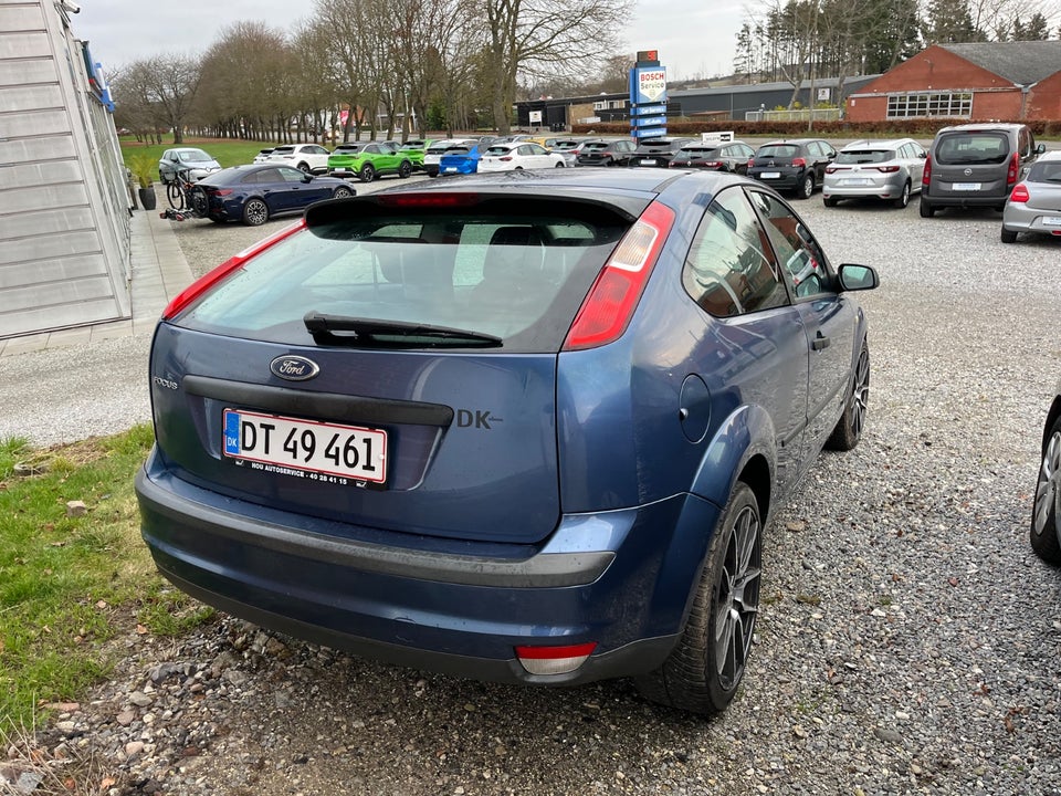 Ford Focus 1,6 Ambiente aut. 3d