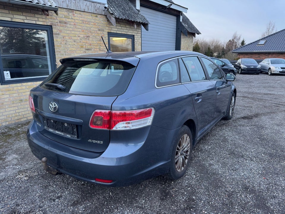 Toyota Avensis 1,8 VVT-i T2 stc. 5d
