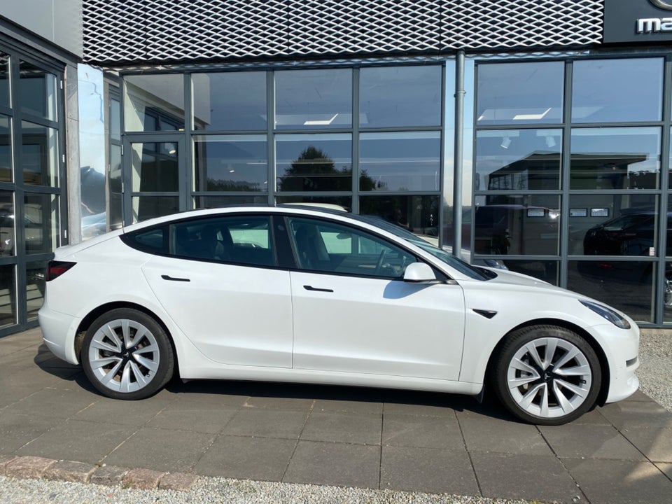 Tesla Model 3 Long Range AWD 4d