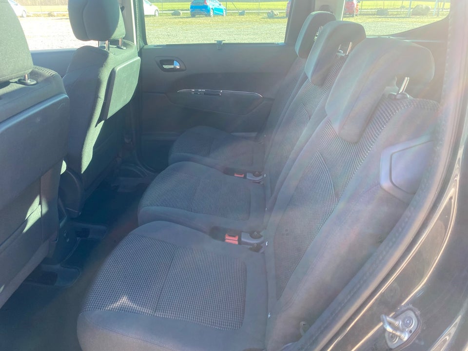 Peugeot 5008 1,6 BlueHDi 120 Style 7prs 5d