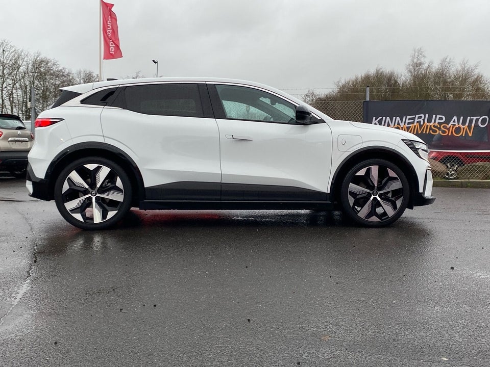 Renault Megane E-Tech 40 Equilibre 5d