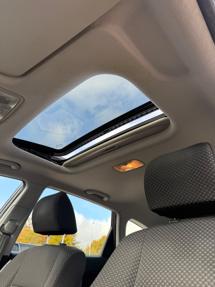 Hyundai i30 1,4 CVVT Classic Sun CW 5d