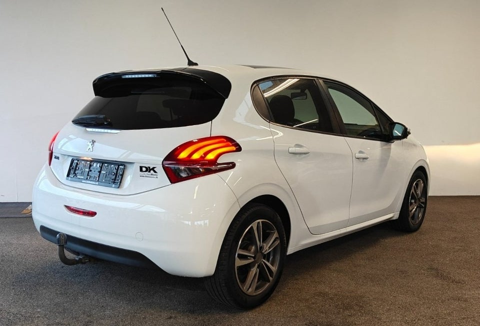 Peugeot 208 1,6 BlueHDi 100 Envy Sky 5d