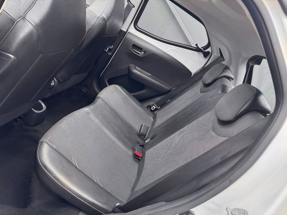 Toyota Aygo 1,0 VVT-i x-wave Sky 5d