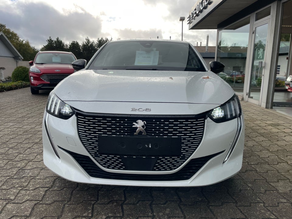 Peugeot e-208 50 GT 5d