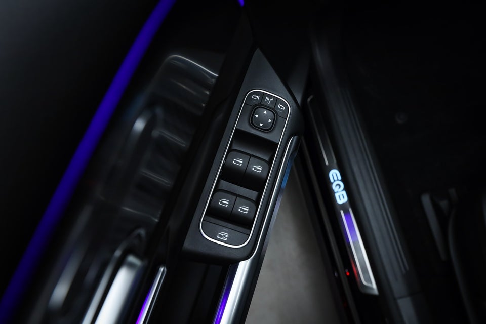 Mercedes EQB300 AMG Line 4Matic 5d