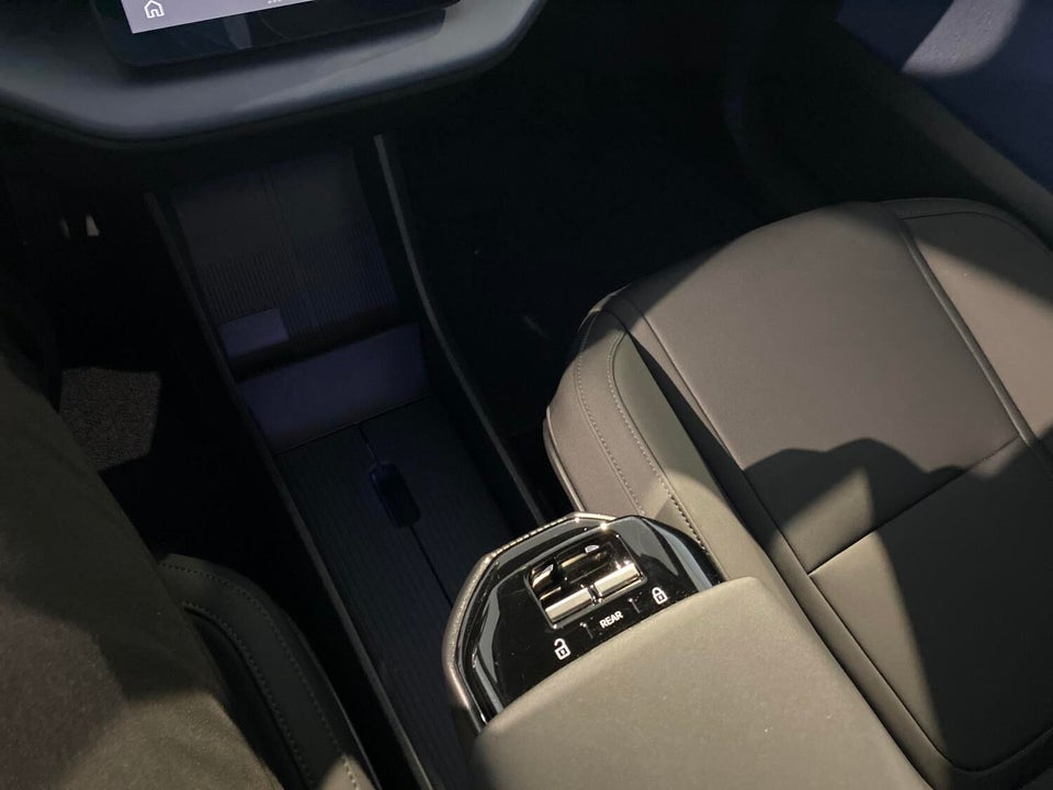 Volvo EX30 Extended Range Plus 5d