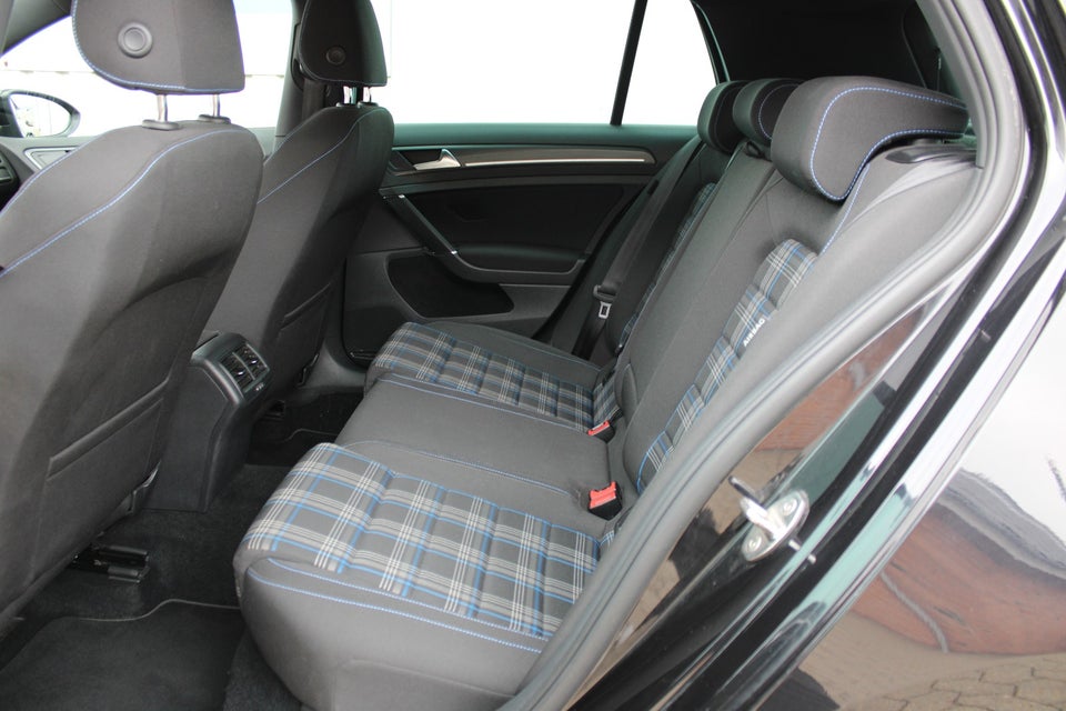 VW Golf VII 1,4 GTE DSG 5d