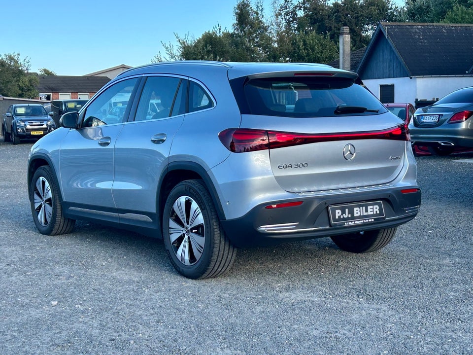 Mercedes EQA300 Progressive 4Matic 5d