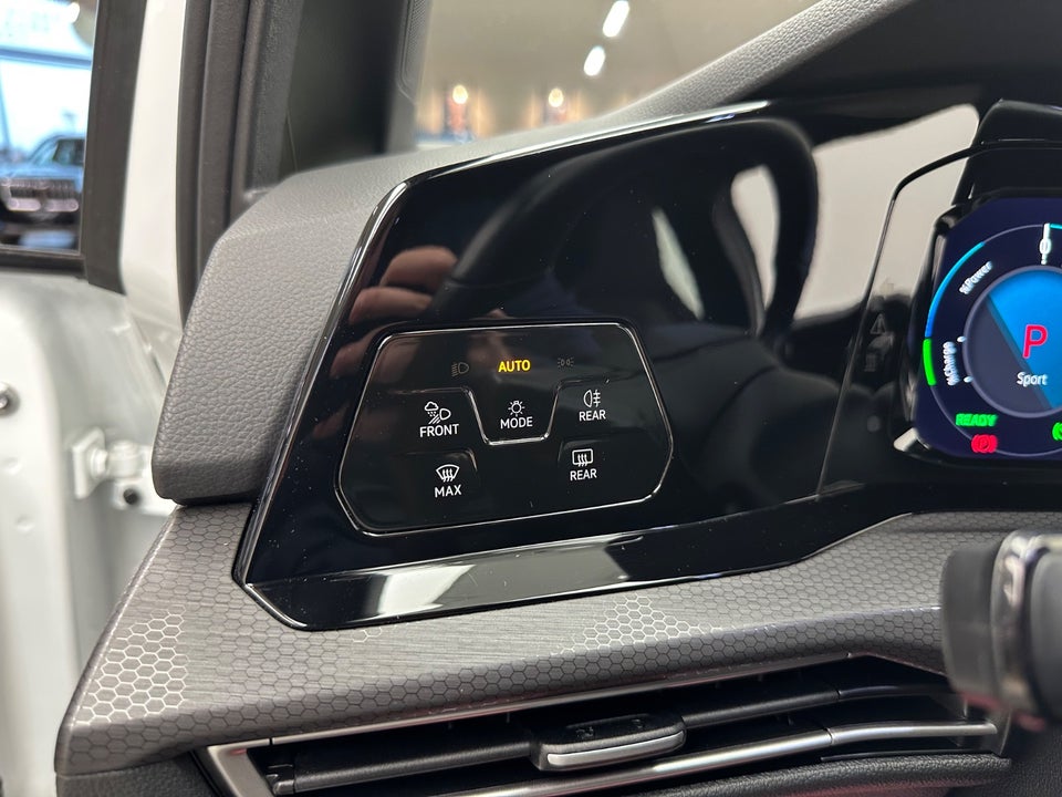 VW Golf VIII 1,4 GTE DSG 5d