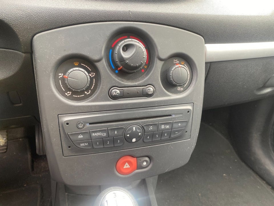 Renault Clio III 1,2 16V Avantage Sport Tourer 5d