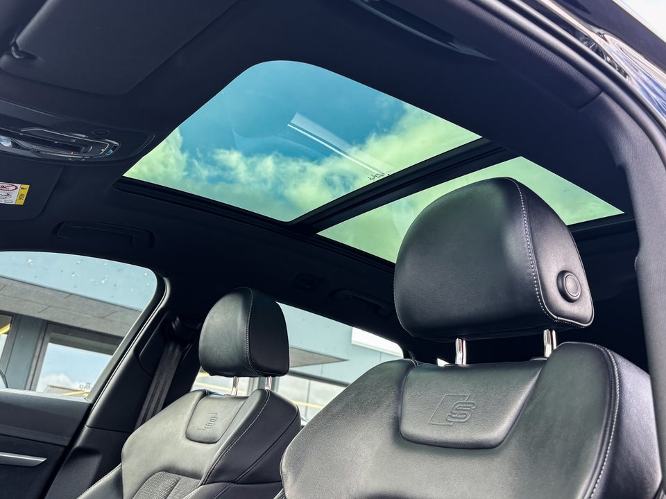 Audi e-tron 55 S-line quattro 5d