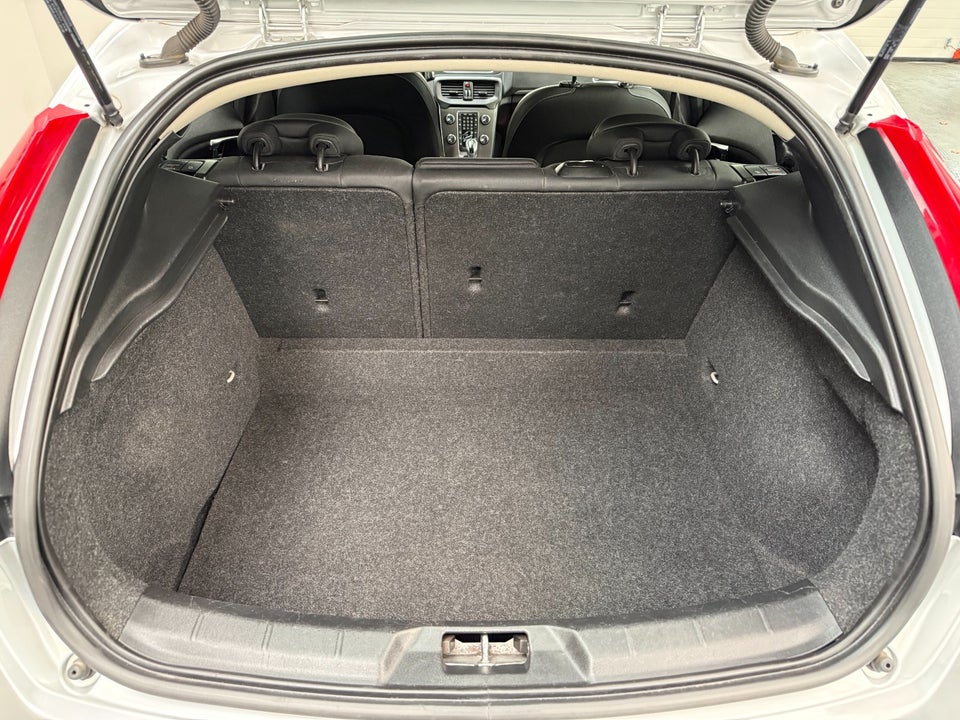 Volvo V40 CC 2,0 D3 150 Momentum aut. 5d