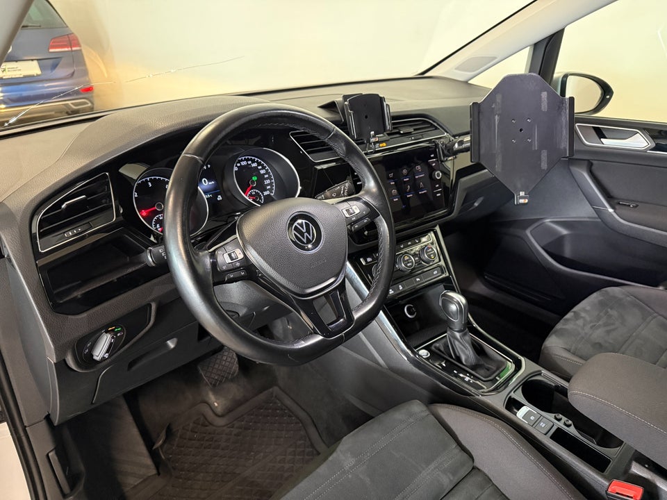 VW Touran 2,0 TDi 150 Highline DSG Van 5d
