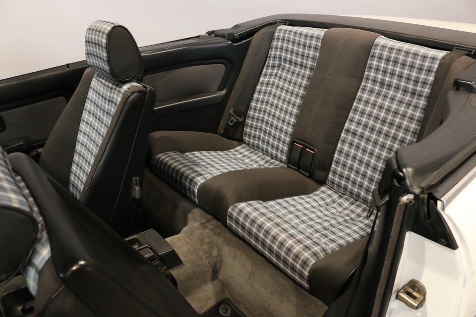 BMW 320i 2,0 Cabriolet 2d