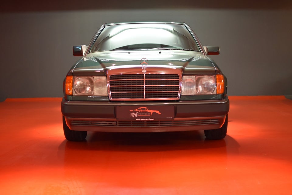 Mercedes 220 CE 2,2  2d