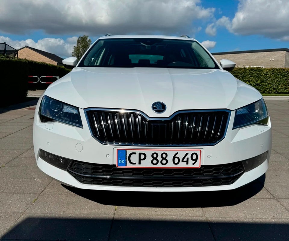 Skoda Superb 2,0 TSi 272 Style Combi DSG 4x4 5d