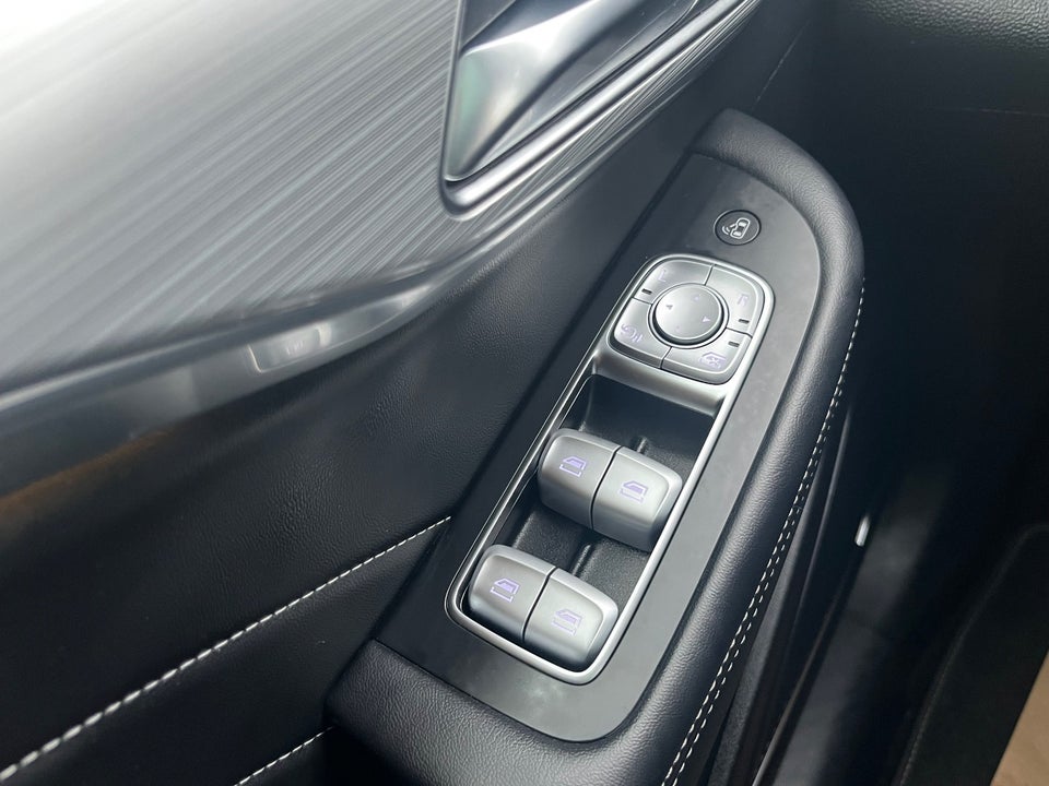 MG Marvel R Luxury 5d