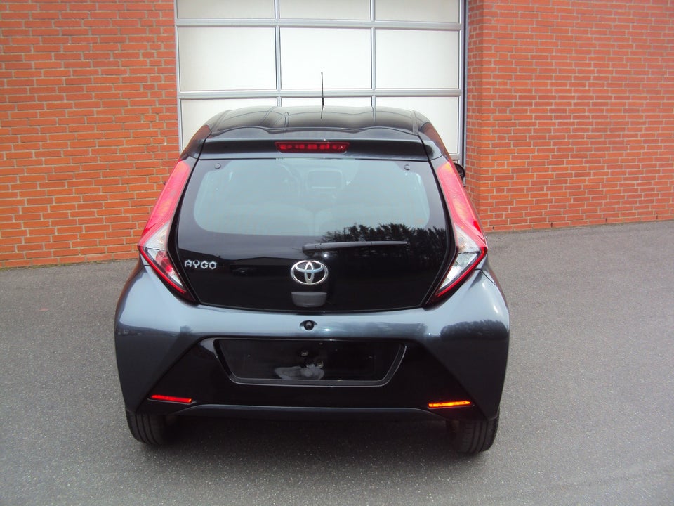 Toyota Aygo 1,0 VVT-i x-plore 5d