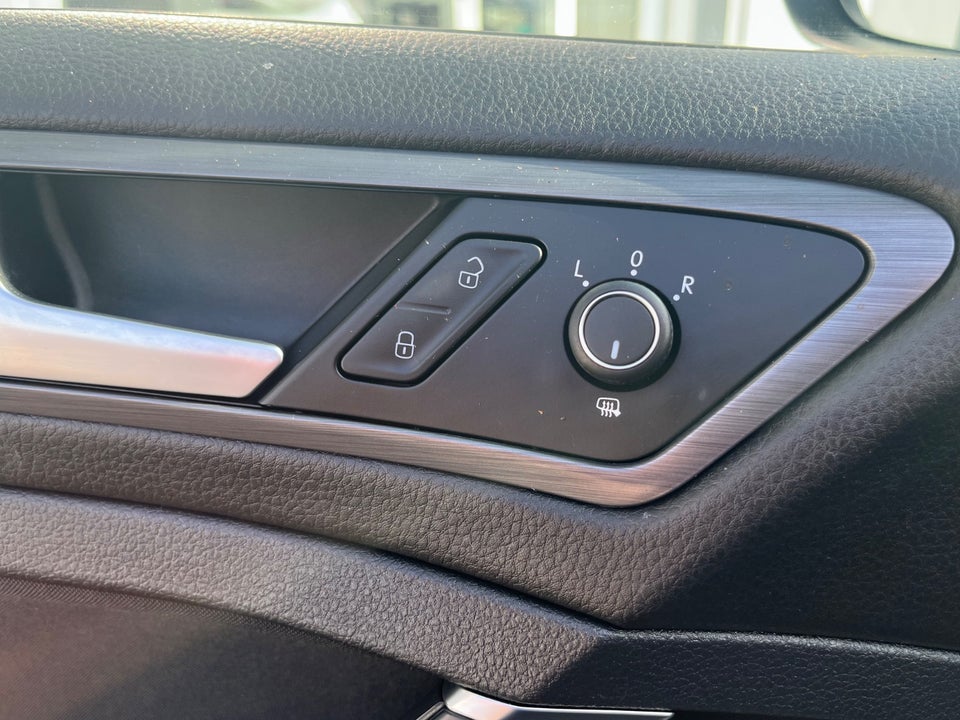 VW Golf VII 2,0 TDi 150 Comfortline Connect Variant DSG 5d