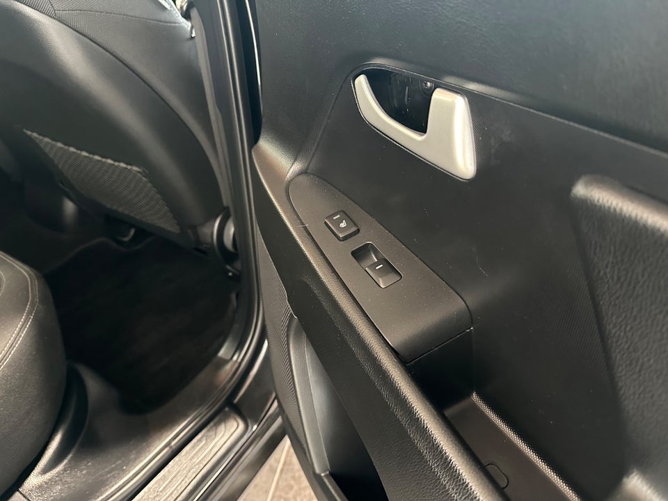 Kia Sportage 1,6 GDi Style+ 5d