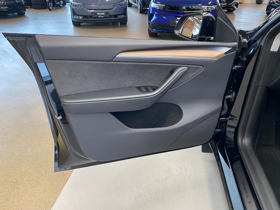 Tesla Model Y Long Range AWD 5d