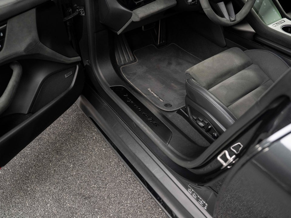 Porsche Taycan GTS Performance+  4d