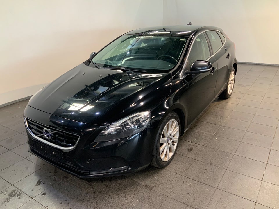Volvo V40 2,0 D2 120 Momentum 5d