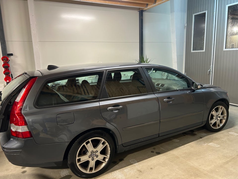 Volvo V50 1,8 Kinetic 5d