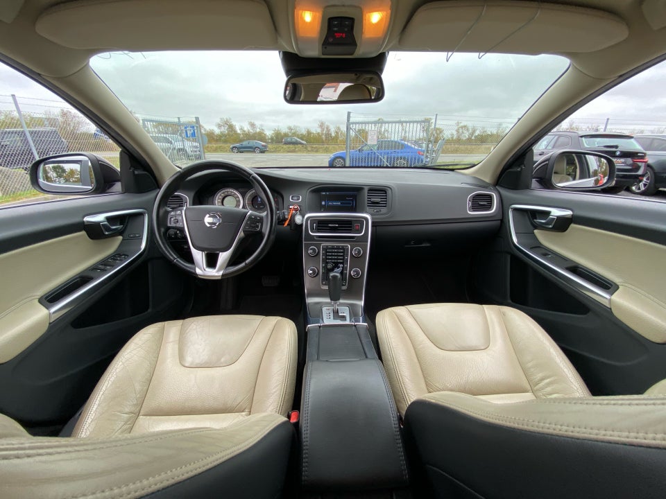 Volvo V60 1,6 T4 180 Summum aut. 5d