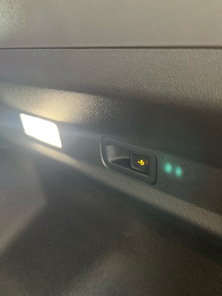 Ford Capri 82 Select Extended Range 5d