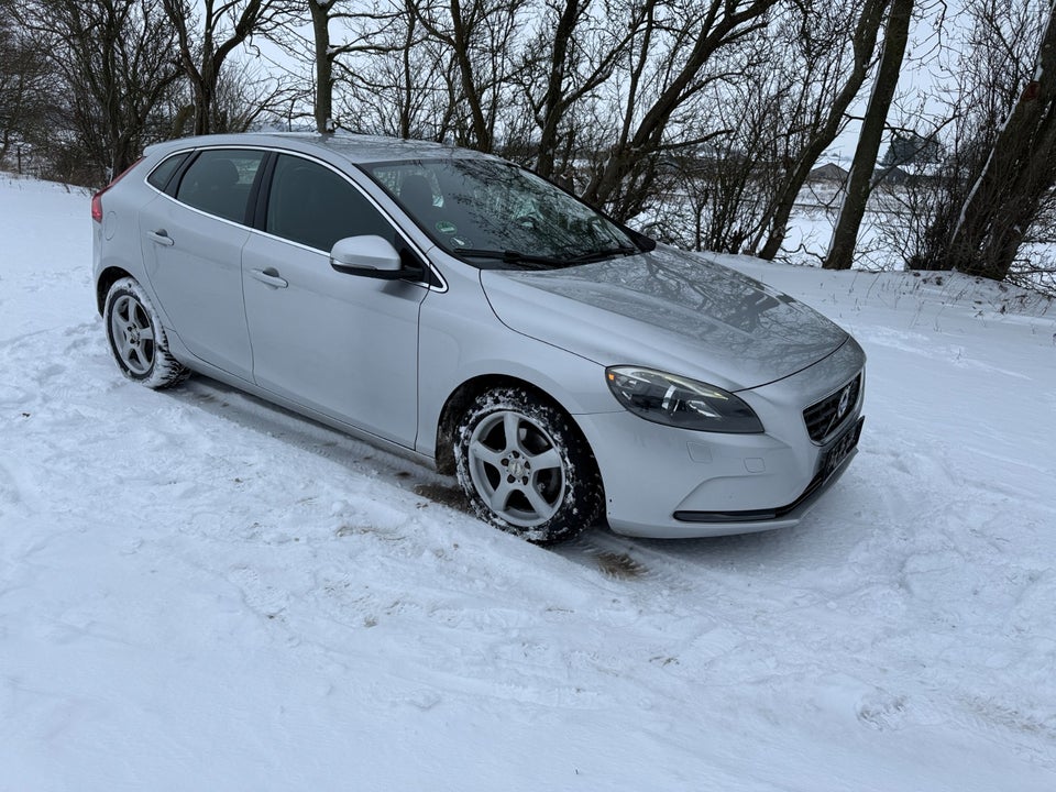 Volvo V40 1,6 D2 115 Momentum 5d