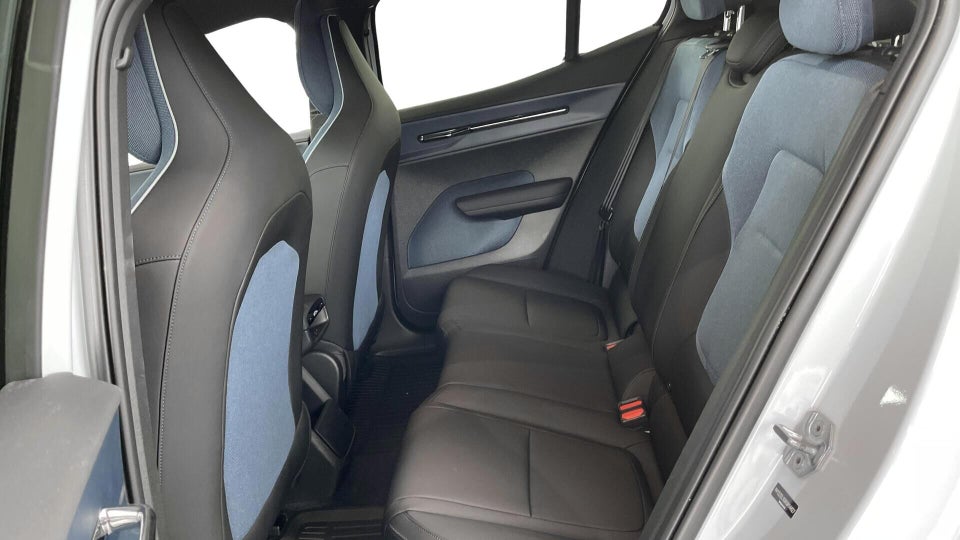 Volvo EX30 Extended Range Plus 5d