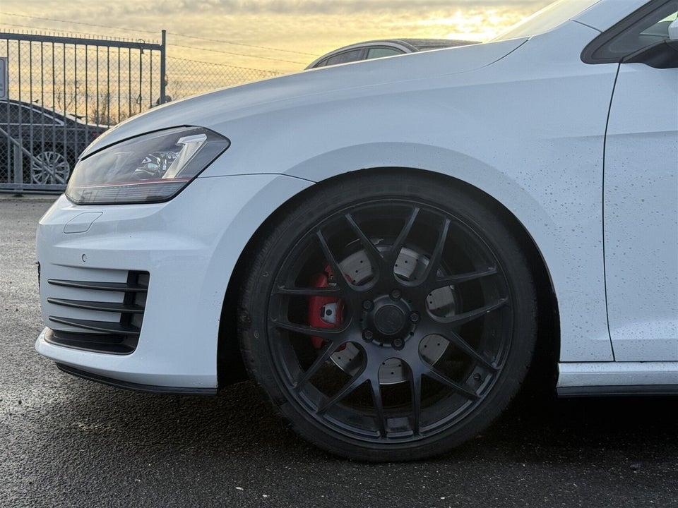 VW Golf VII 2,0 GTi DSG BMT 5d