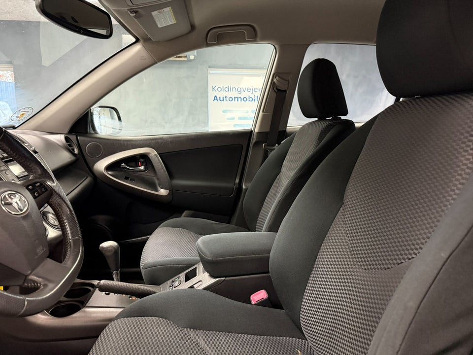 Toyota RAV4 2,2 D-CAT 150 T3 aut. 4x4 Van 5d