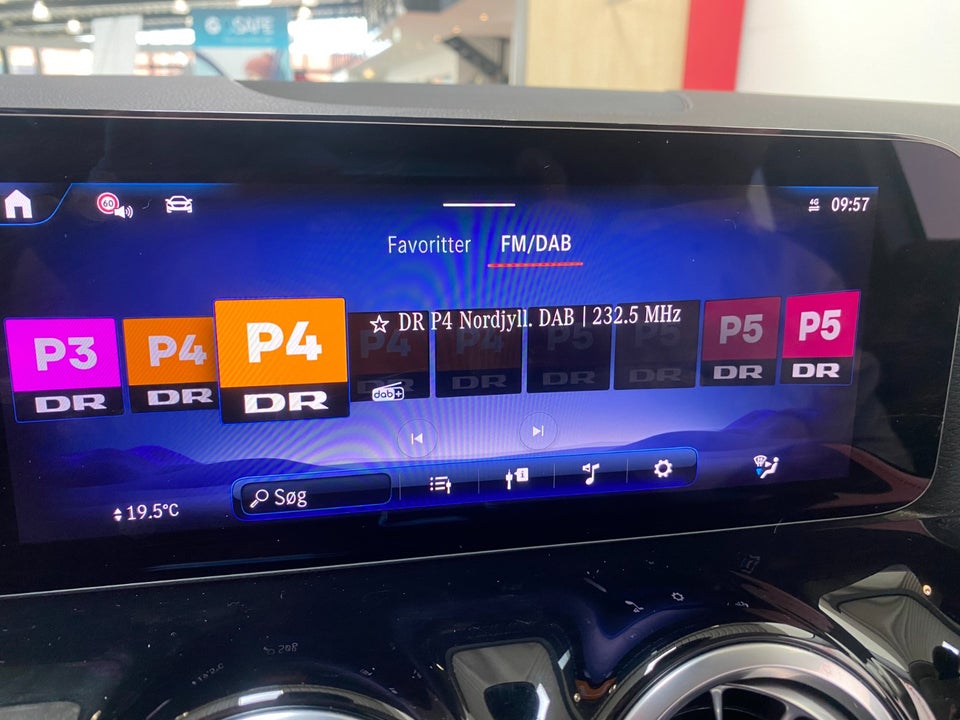 Mercedes EQA300 Progressive 4Matic 5d