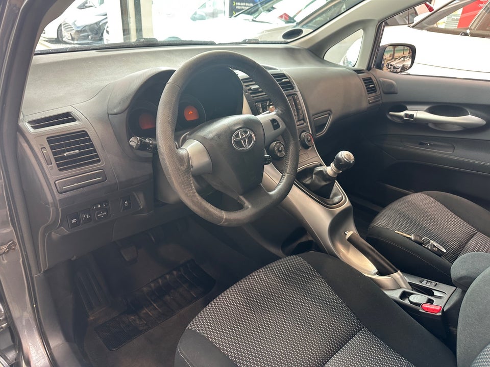 Toyota Auris 1,6 T2 5d