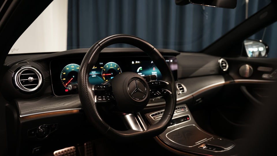 Mercedes E300 de 2,0 AMG Line stc. aut. 5d