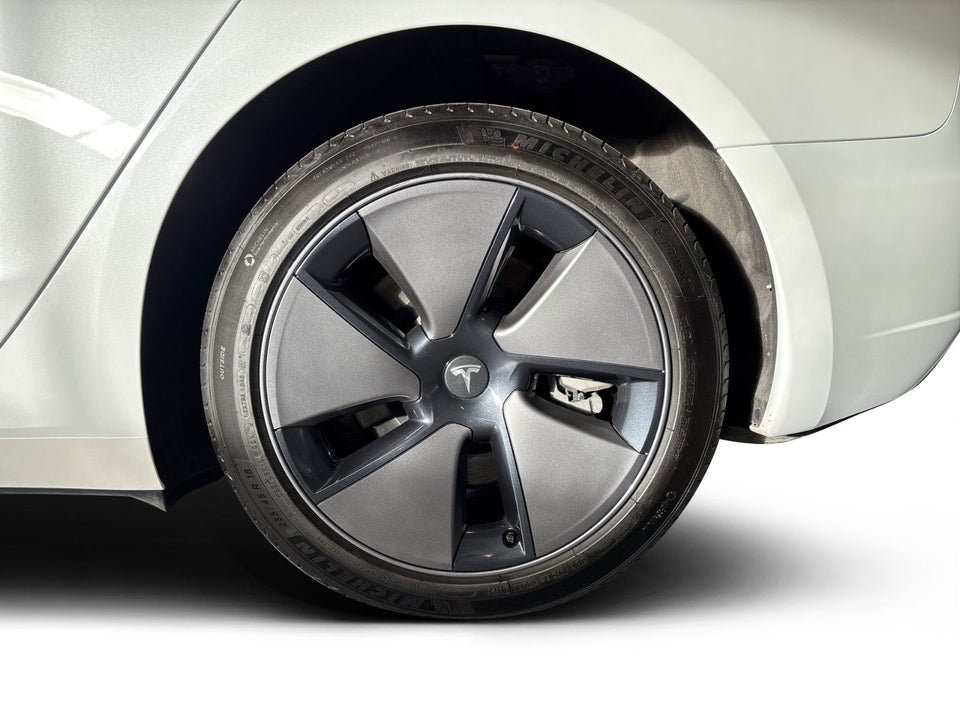 Tesla Model 3 Long Range RWD 4d