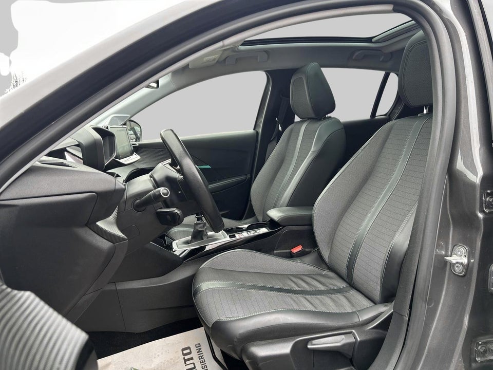 Peugeot 208 1,2 PureTech 100 Allure Sky 5d