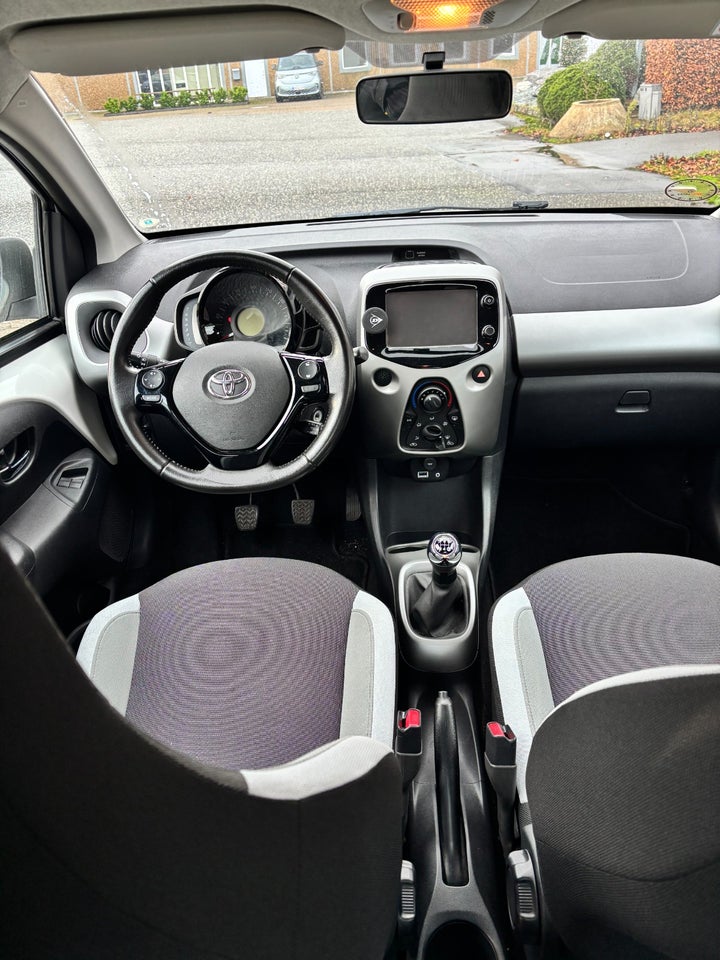 Toyota Aygo 1,0 VVT-i x-play x-touch 5d