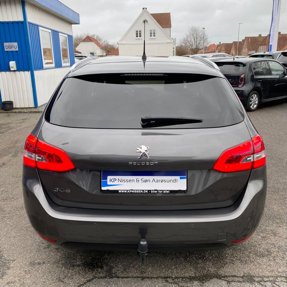 Peugeot 308 1,5 BlueHDi 130 Style SW 5d