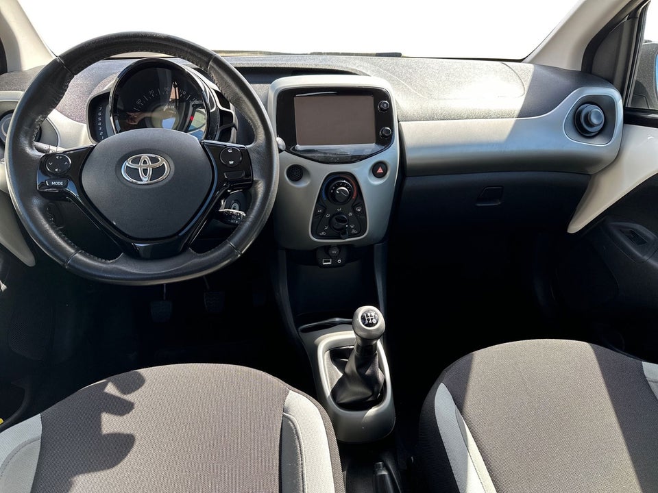 Toyota Aygo 1,0 VVT-i Black&White 5d