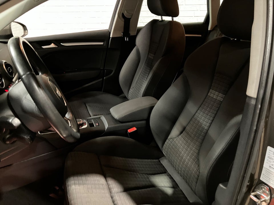 Audi A3 1,6 TDi 110 Ambition Sportback 5d