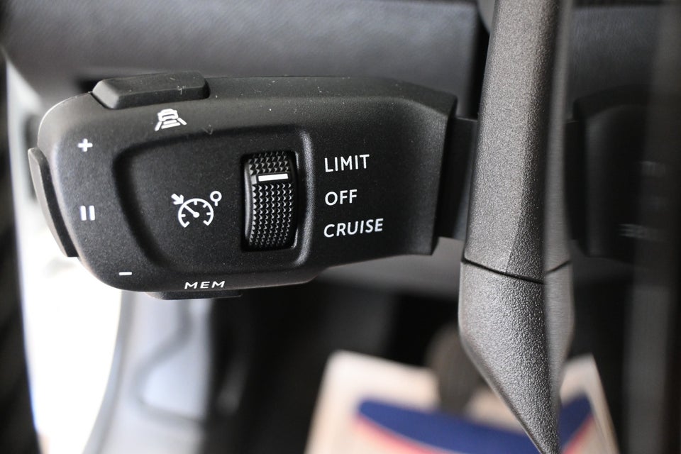 Peugeot 208 1,2 PureTech 100 Selection Tech 5d