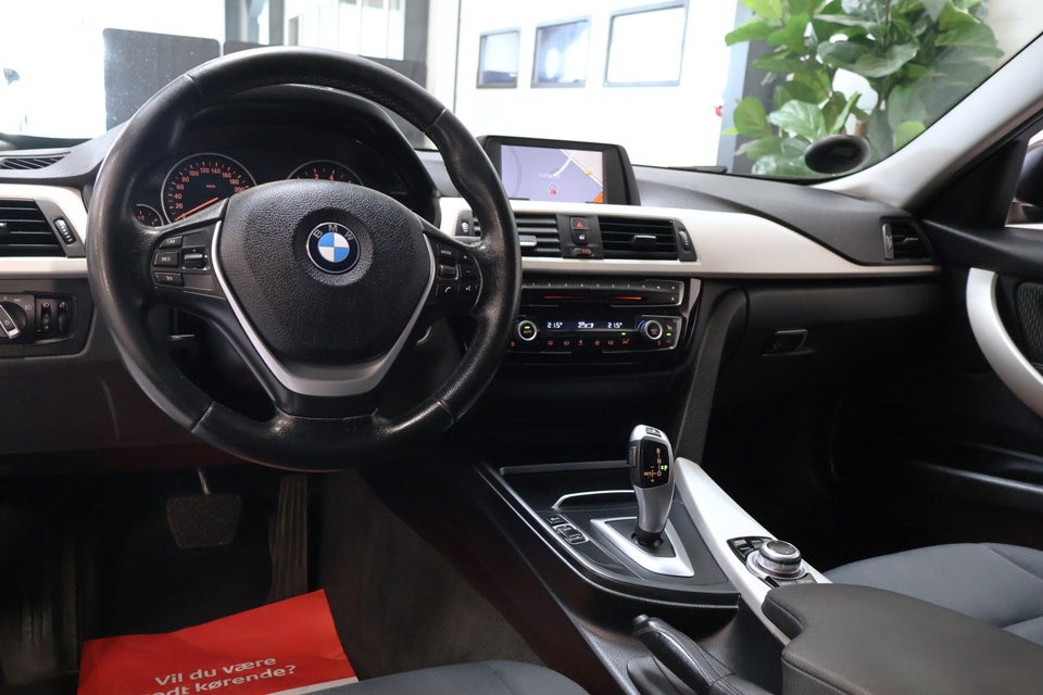 BMW 320i 2,0 Touring aut. 5d