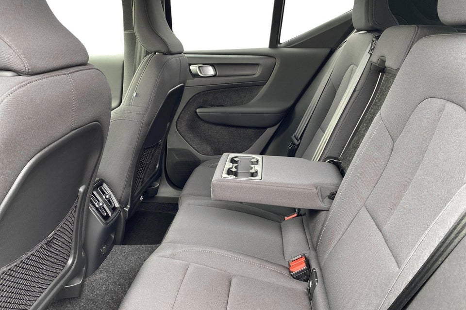 Volvo EX40 Standard Range Black Edition 5d