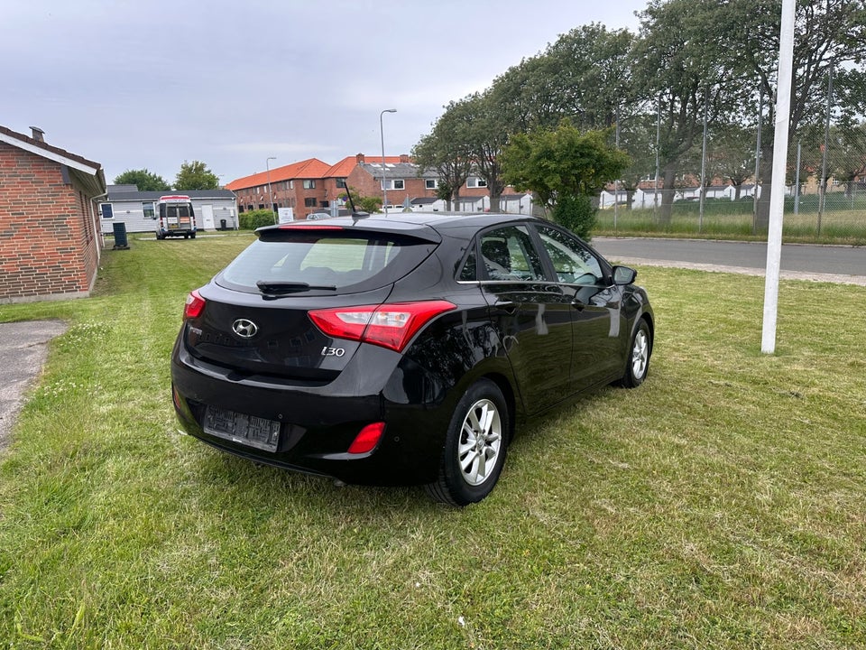 Hyundai i30 1,6 GDi Premium 5d