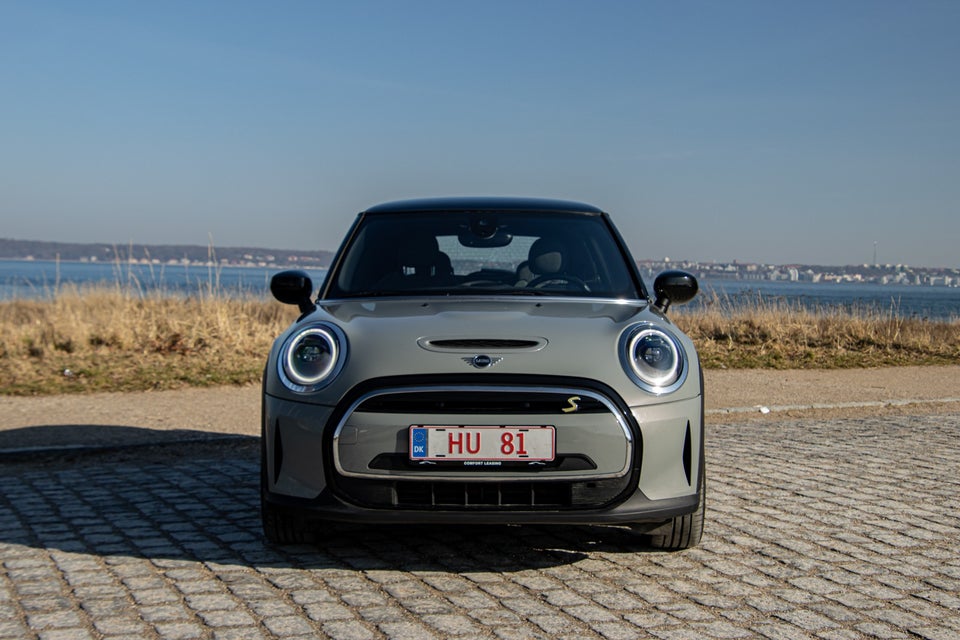 MINI Cooper SE Essential 3d
