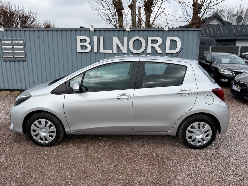 Toyota Yaris 1,3 VVT-i T2 5d